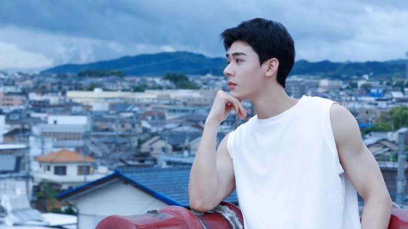 “亚洲第一美胸”*思敏杨**：从住豪宅到开拉面馆，胸怀大志笑对人生