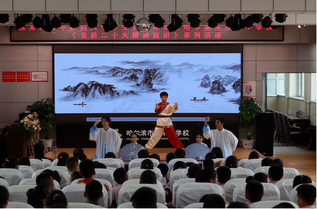 黑龙江中医药大学大学生宣讲团走进香滨小学校