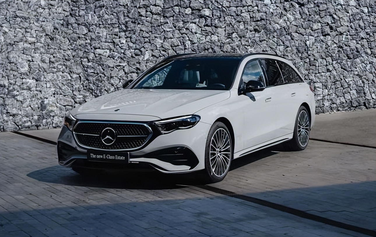 奔驰e白色内饰加价吗,全新奔驰e价格2024