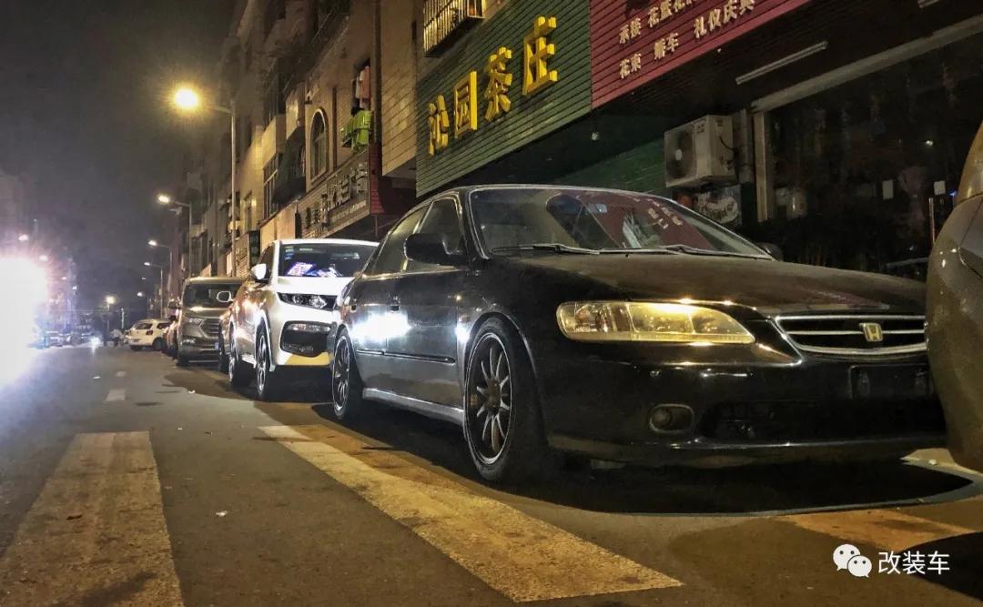 99年小伙的竞技风雅阁,被“美式截停”后也阻挡不了他继续玩车