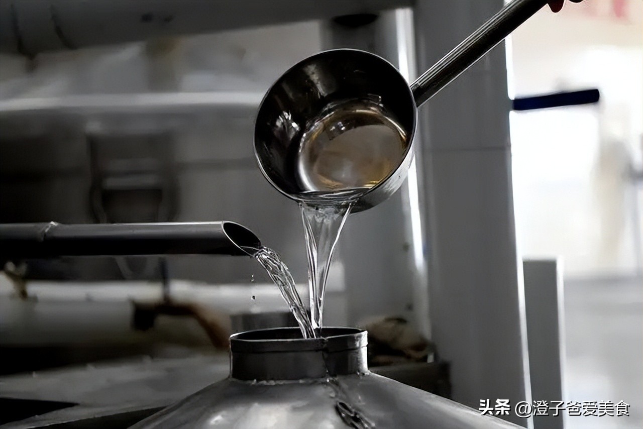 哪种香型的白酒不容易喝出假酒,香精勾兑的假酒喝了不上头吗