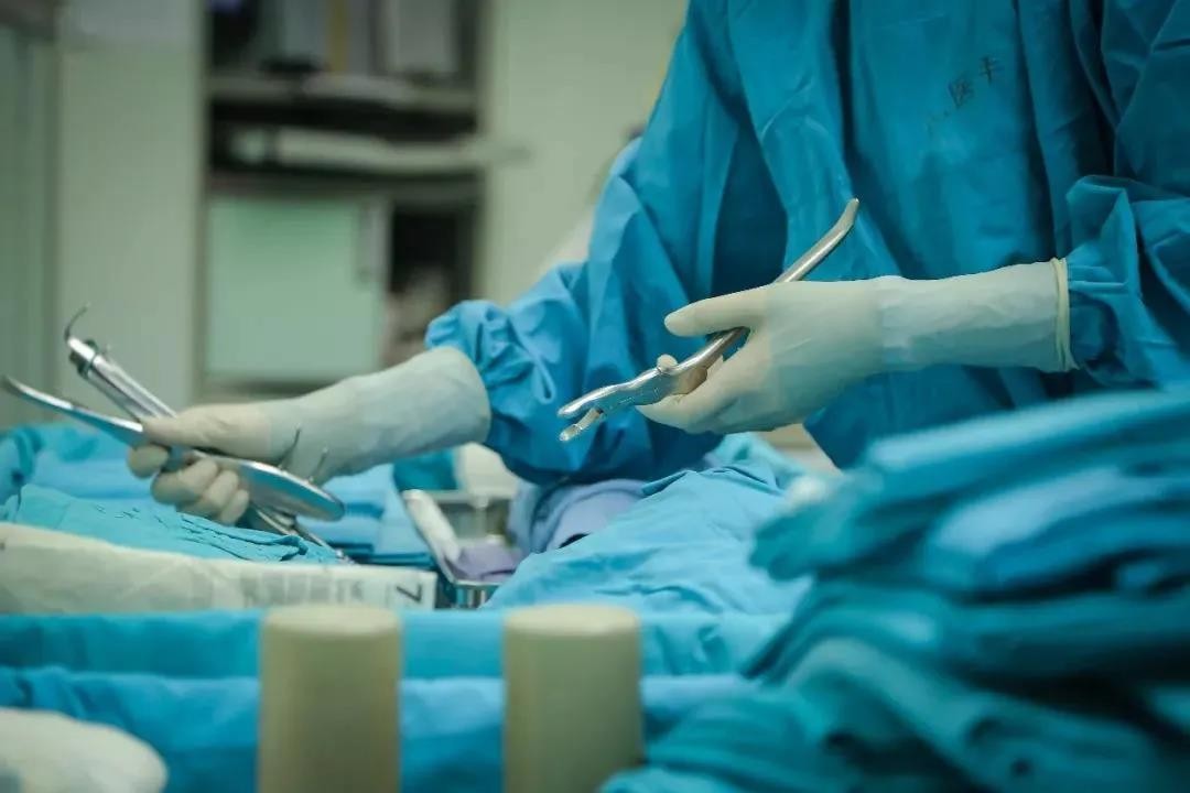 植入假体会有疤吗,植入假体有害吗