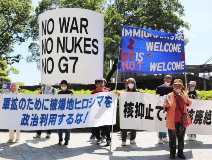 日本民众冒雨反对G7峰会,日本广岛举行g7峰会安全演习