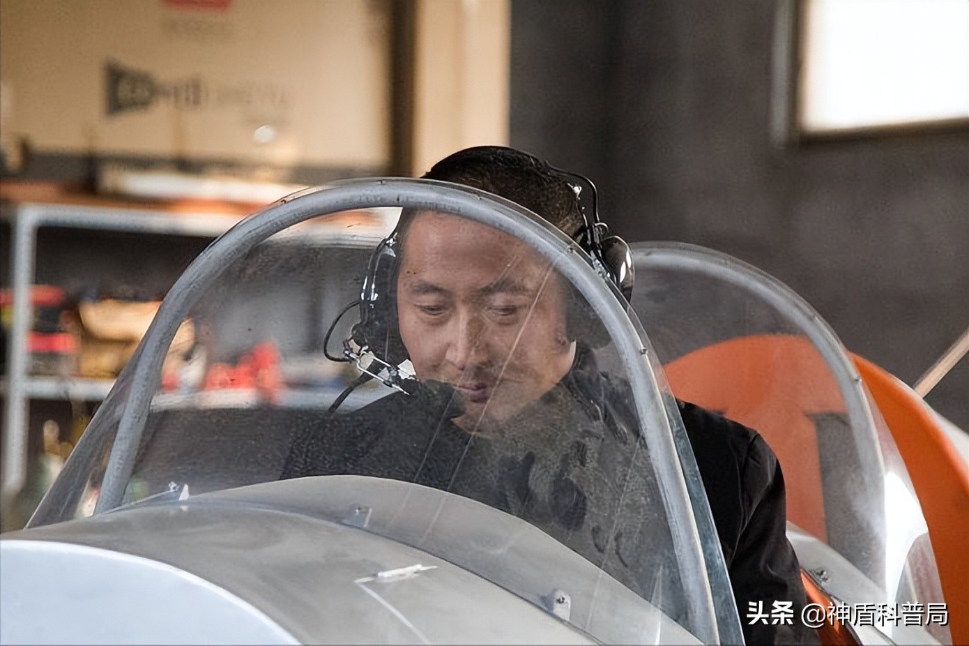 大叔花80万造飞行器,80后大叔一人挣钱养活全家