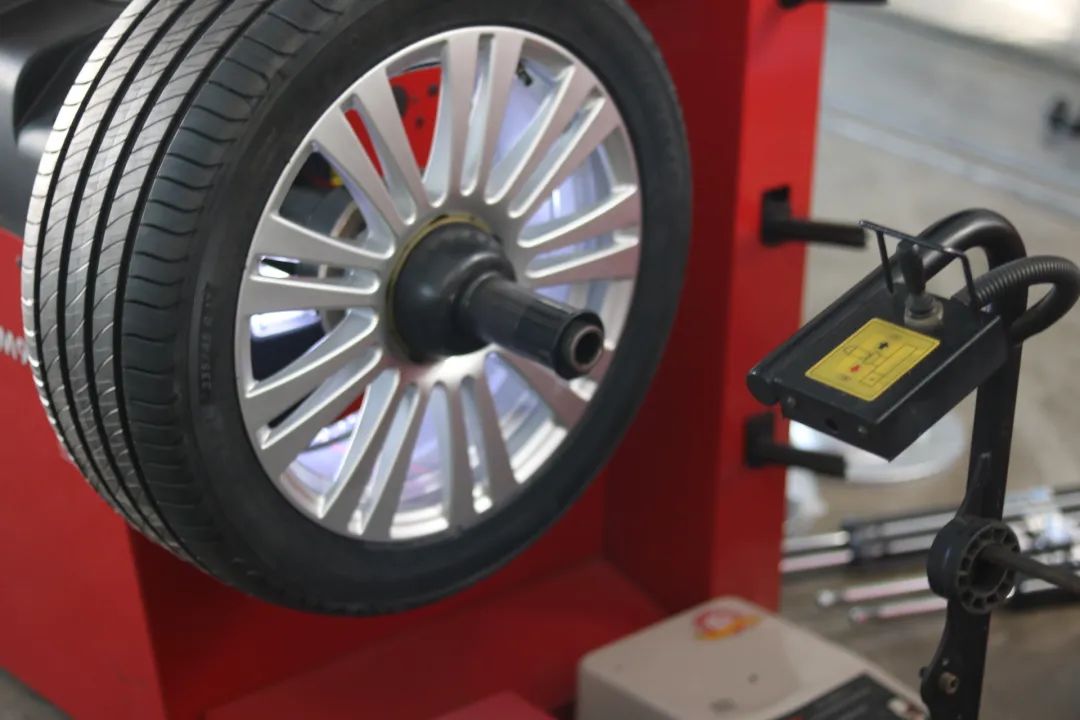 搞了辆“破烂不堪”的老款轿跑，进厂重造大翻新，满血复活变新车