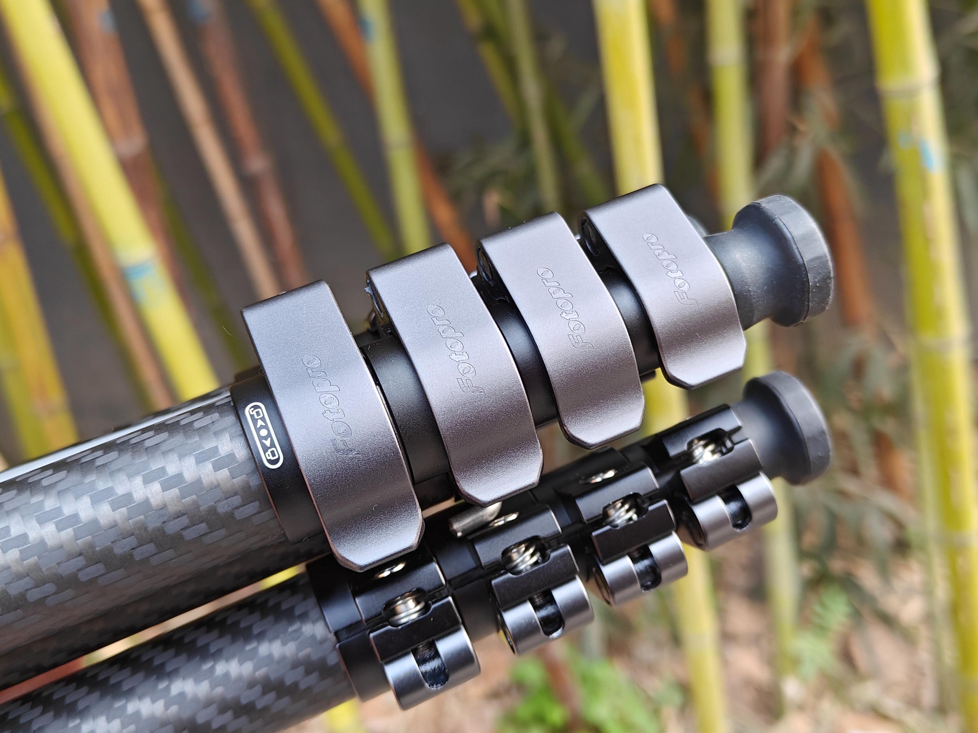 轻便小巧的自拍三脚架,多功能充电运动相机三脚架推荐