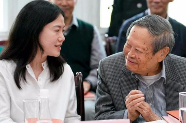 杨振宁有儿女照顾翁帆老了谁照顾,杨振宁与翁帆为什么不要孩子