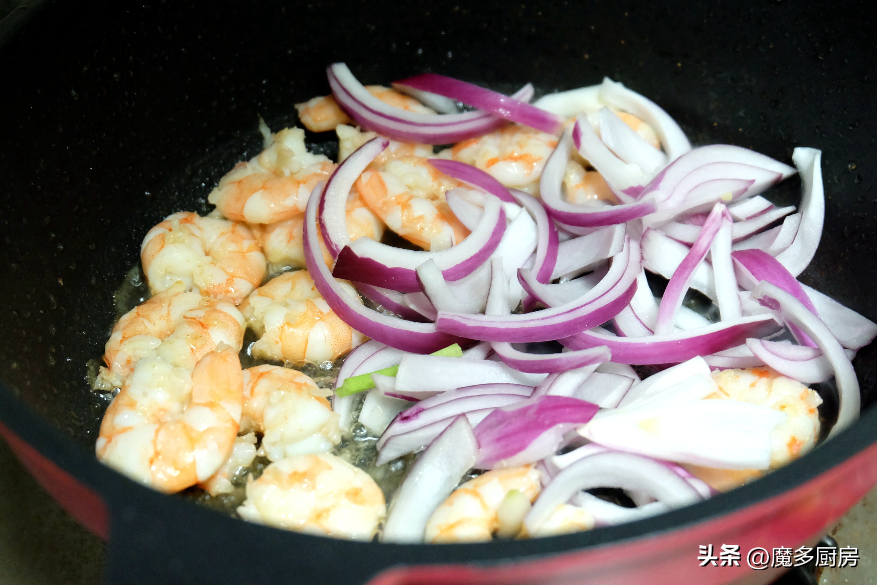 虾洋葱芹菜青椒一起炒,虾仁香芹洋葱做法