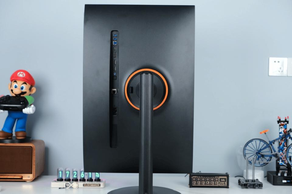 谁说显示器只能放电脑桌，老王帮你解锁自带系统显示器的新玩法