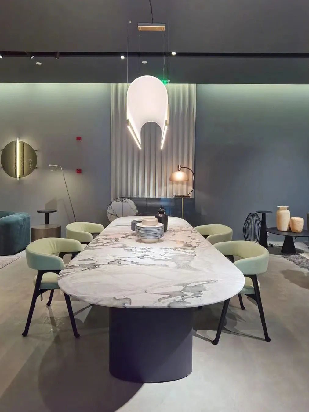 梅西同款芬迪白,梅西同款孔雀绿