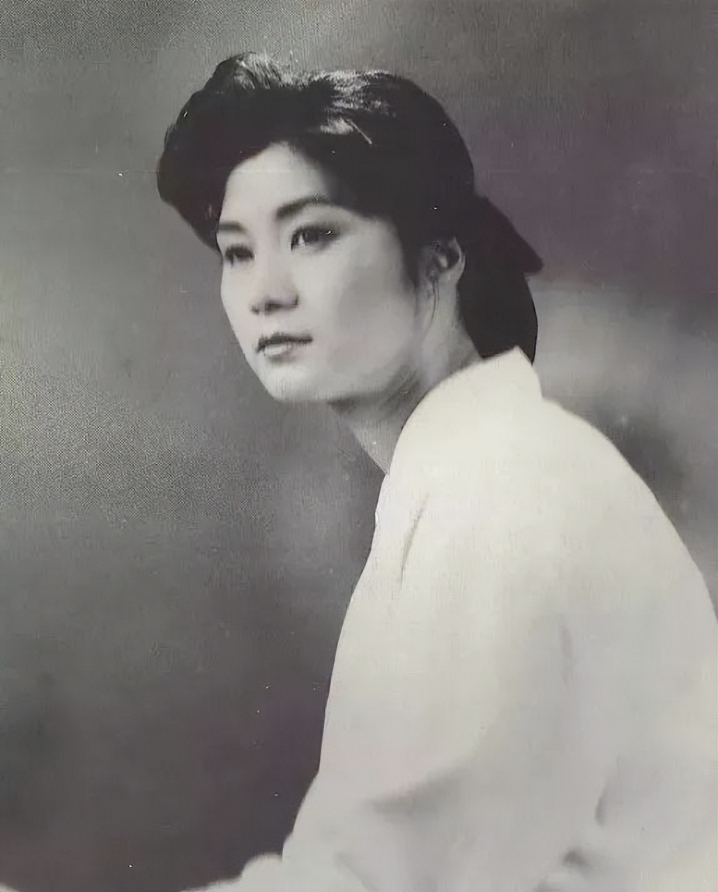 朝鲜美女间谍:用收音机夺走115条人命，晚年却被韩总统特赦