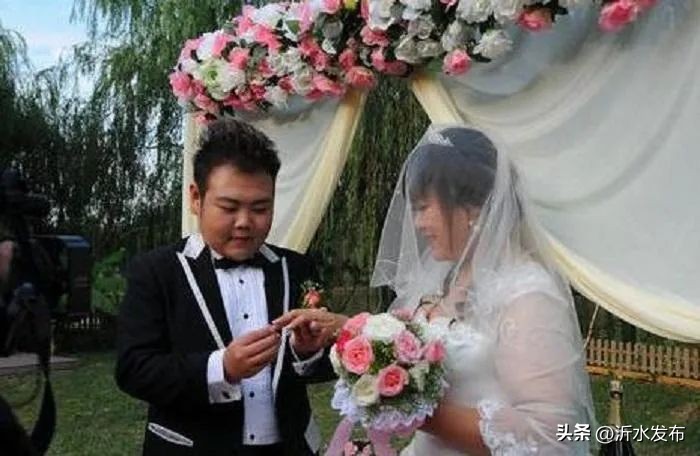 19年前，那个因一张照片走红网络的中学生小胖，后来的经历超乎你想象