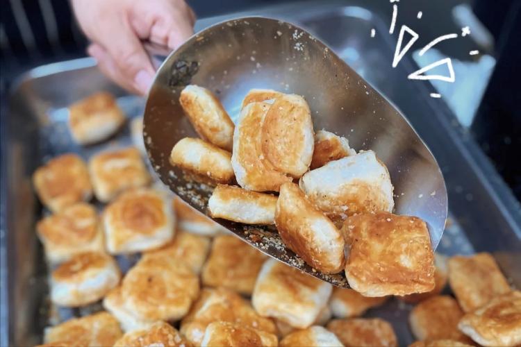 假期被大鱼大肉“齁”到了？快来小吃街换换口味吧