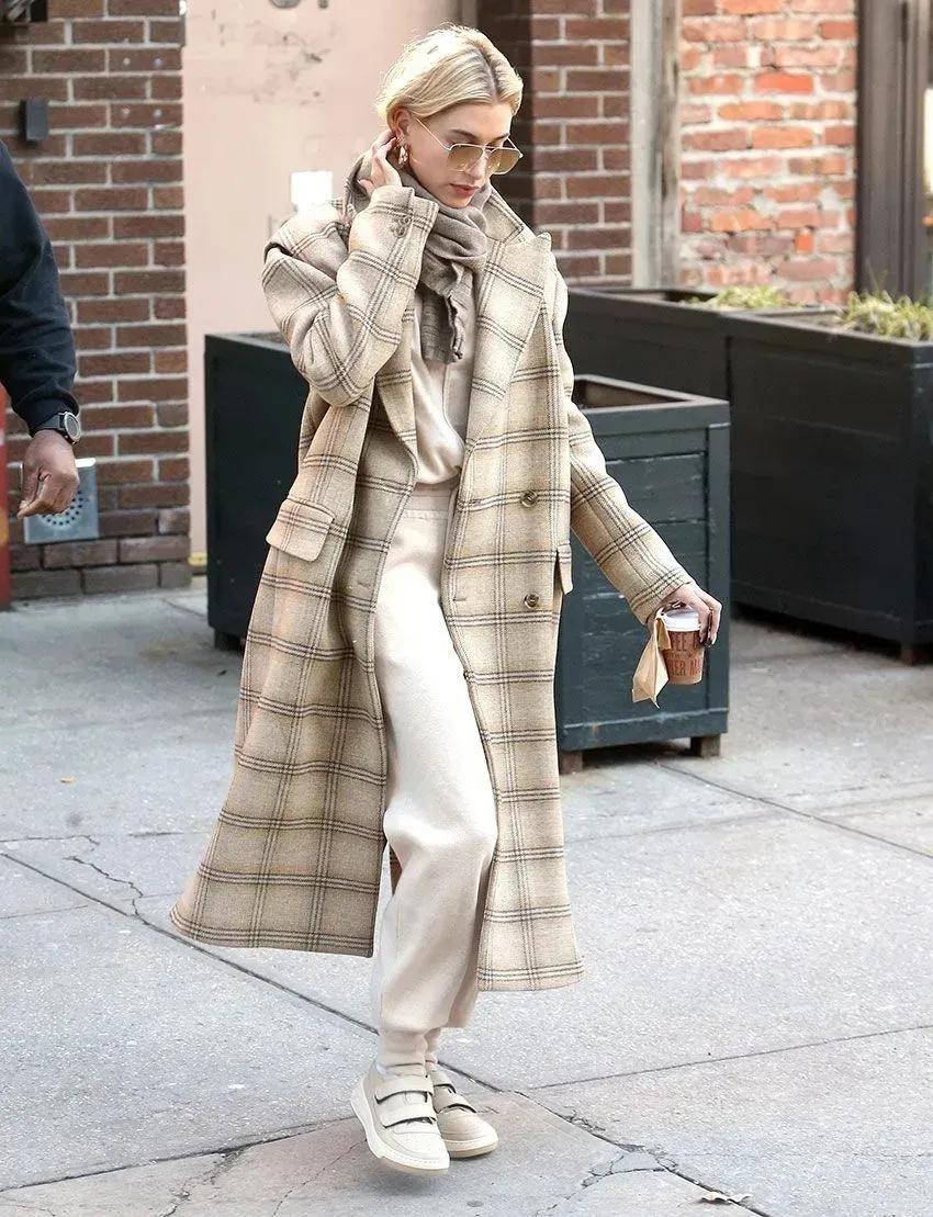 粉红卫衣穿搭女春秋套装,粉色连帽卫衣套装内搭