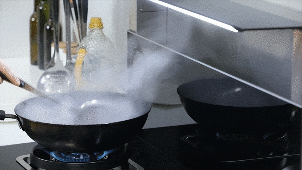 厨房用集成灶好还是分体烟灶好,厨房装修集成灶好还是老式灶好