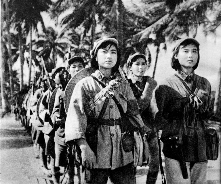 经典红色老电影有哪些,五六十年代的老电影红色娘子军