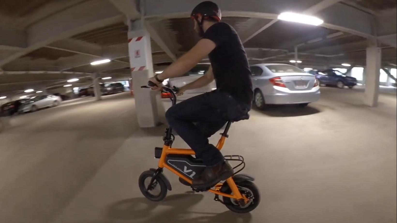 美国小伙买中国电动摩托原声,美国小伙买中国造小电车