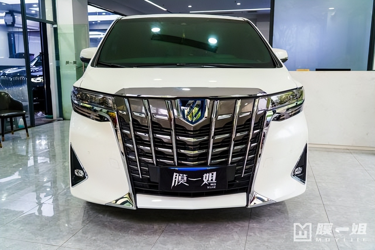 汽车贴膜从里面贴还是从外面贴,汽车贴膜应该贴里面还是贴外面