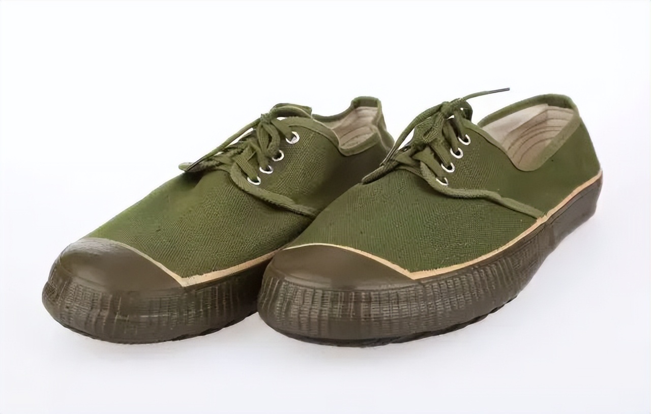 中国第一双鞋是谁发明的,中国第一期解放鞋是哪个厂生产的