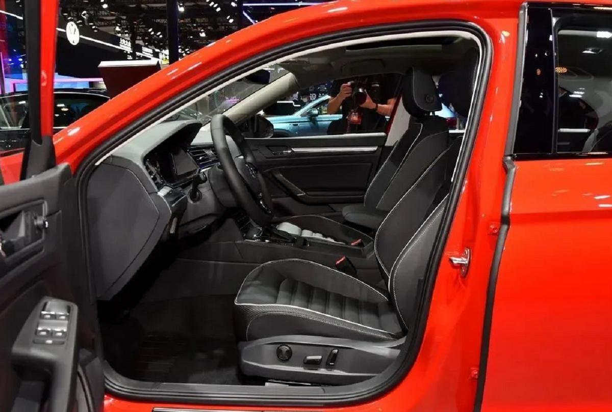 2022款大众凌渡推荐购买版本,凌渡2023和新款朗逸2023哪个好