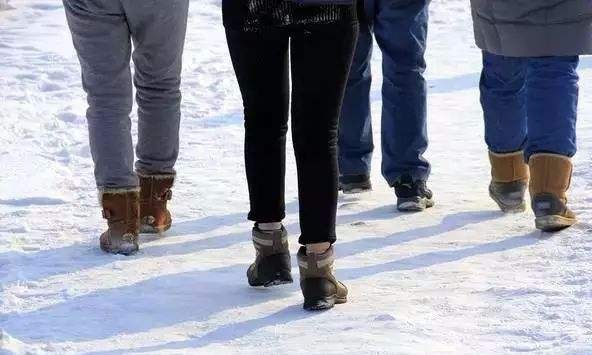 膝盖酸痛是什么原因怎样保护膝盖,平时膝盖有点隐隐作痛怎么回事