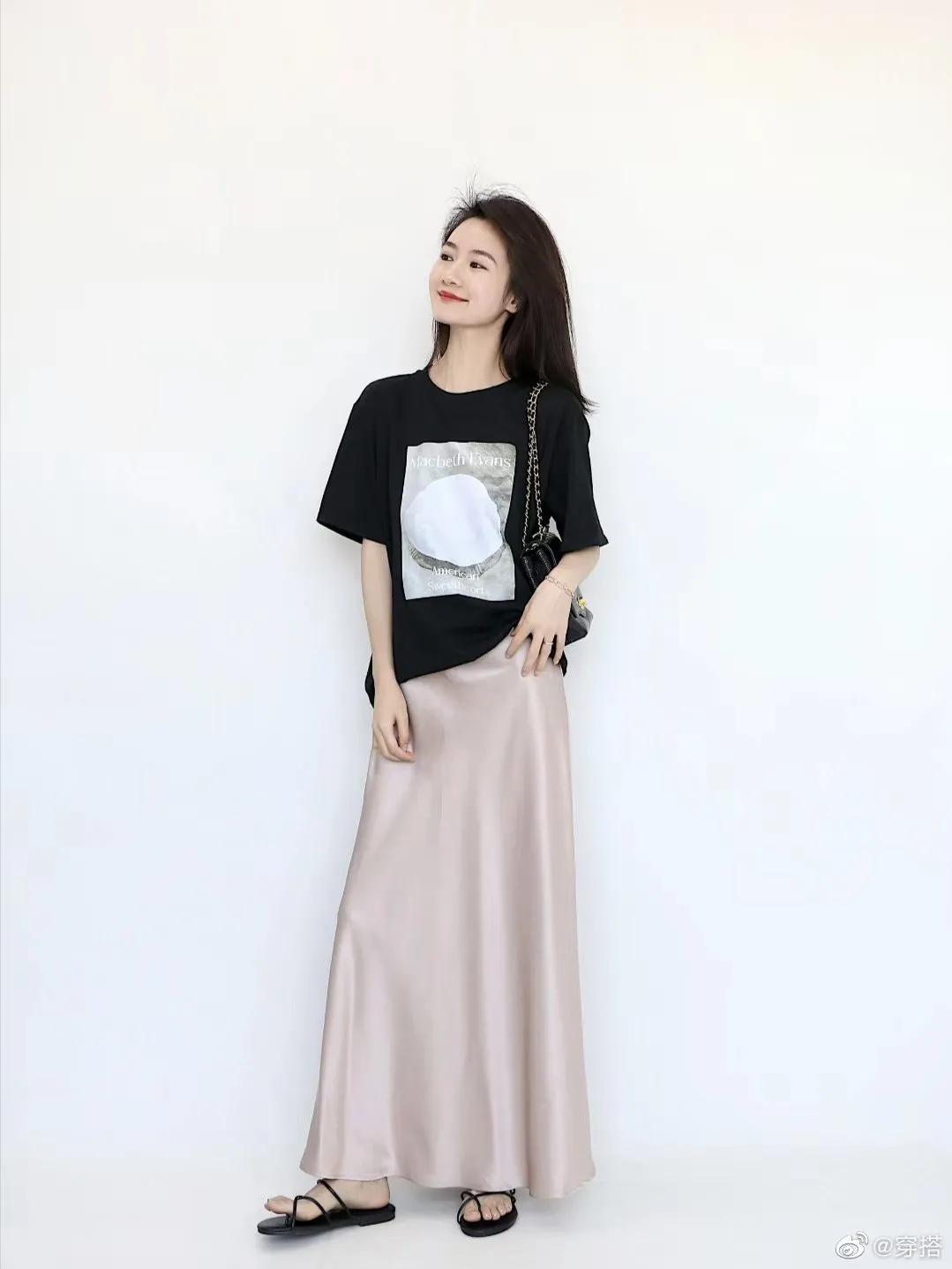 夏天怎么搭配衣服的颜色最显温柔,夏季蓝色外搭里面穿什么颜色好看