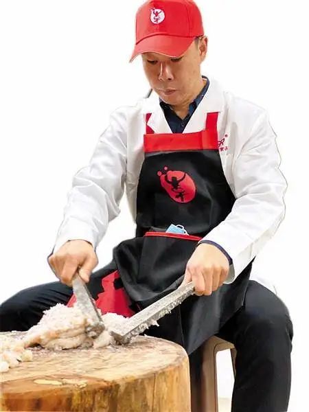 【濠人濠事】李耀宏：用匠心锁住虾丸“古早味”