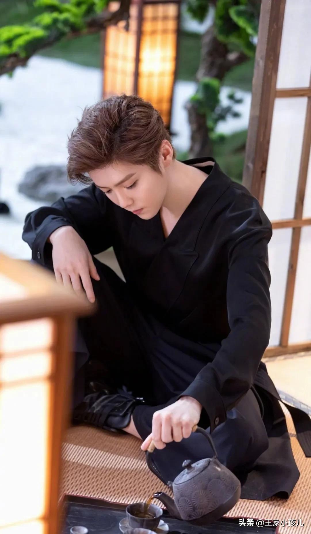 鹿晗勋章歌词壁纸图片,鹿晗照片锁屏壁纸卸妆