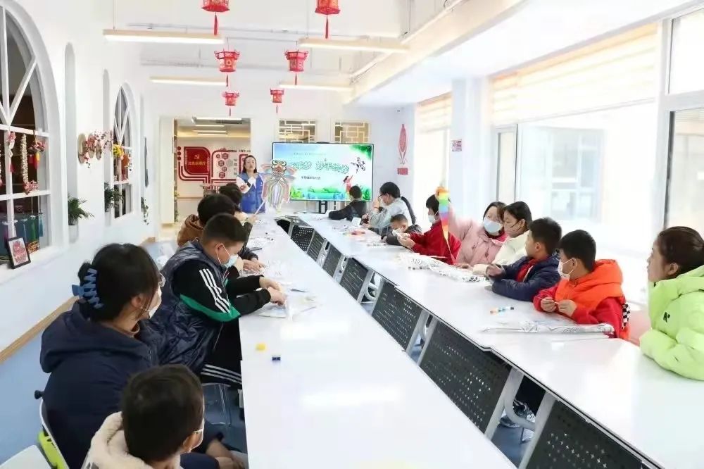 暖心摆渡架起警民连心桥,便民服务站架起干群连心桥