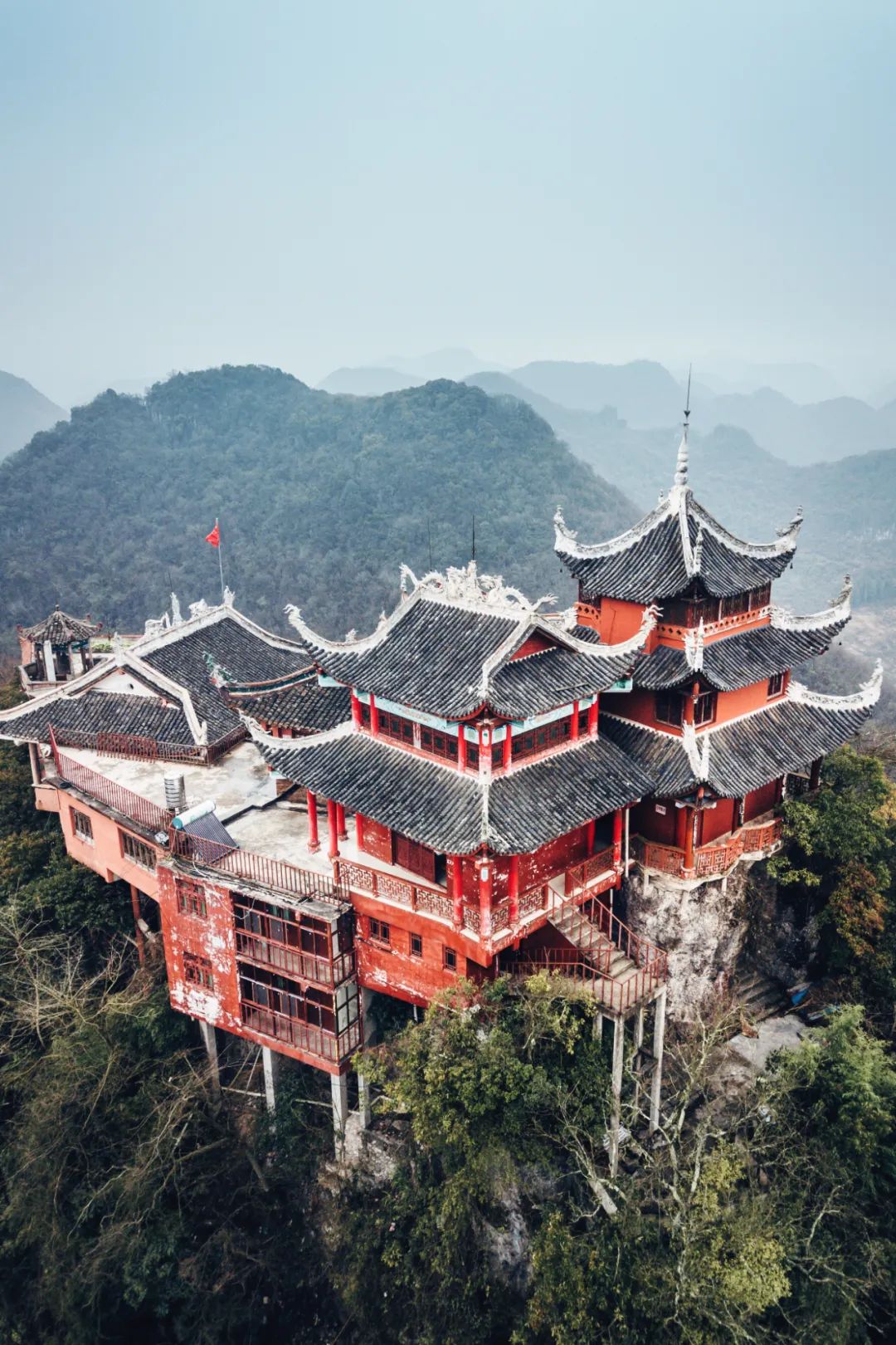 如何看懂中国第一山地省的多彩文化史诗?