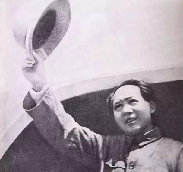 1964年，毛*东泽**得知载涛生活困难，致信章士钊：送上人民币2000元