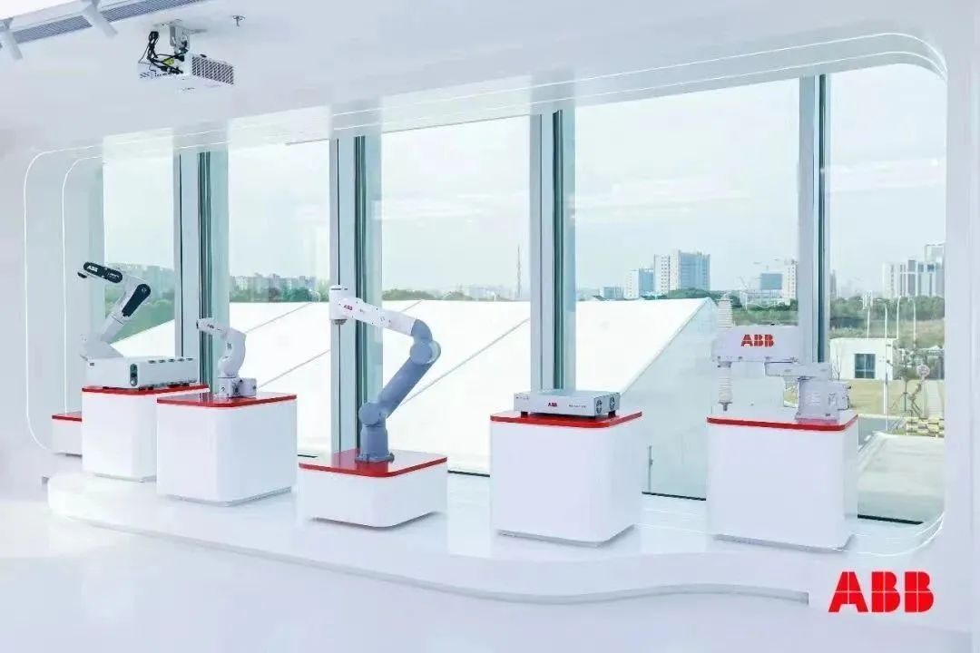 目前最先进的六轴机器人,中国最新型重型六轴工业机器人