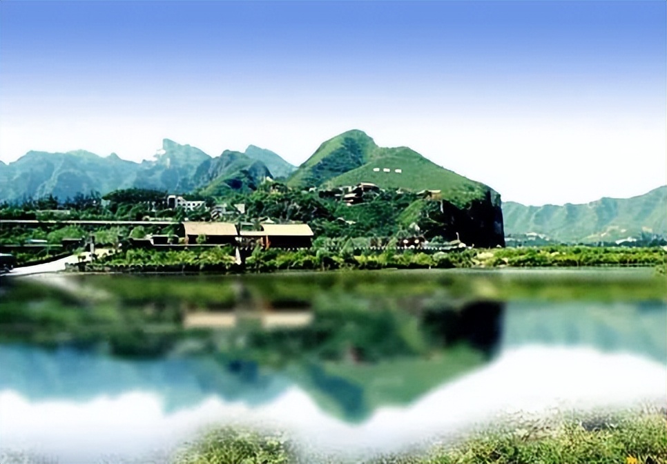 「山水中国」2022年9月/山河仍莽荡，谁与待霜花