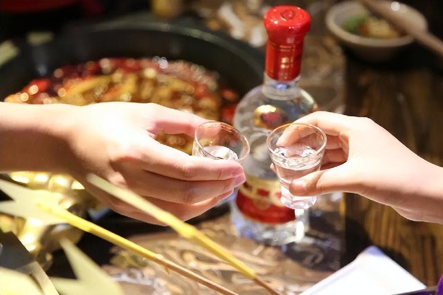 都是酒,都是酒为什么价格差距那么大