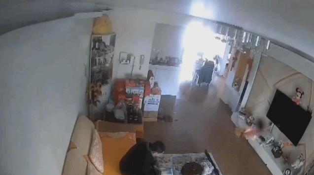 夺命100秒电动车着火有多可怕,电瓶车电池着火有多大的威力