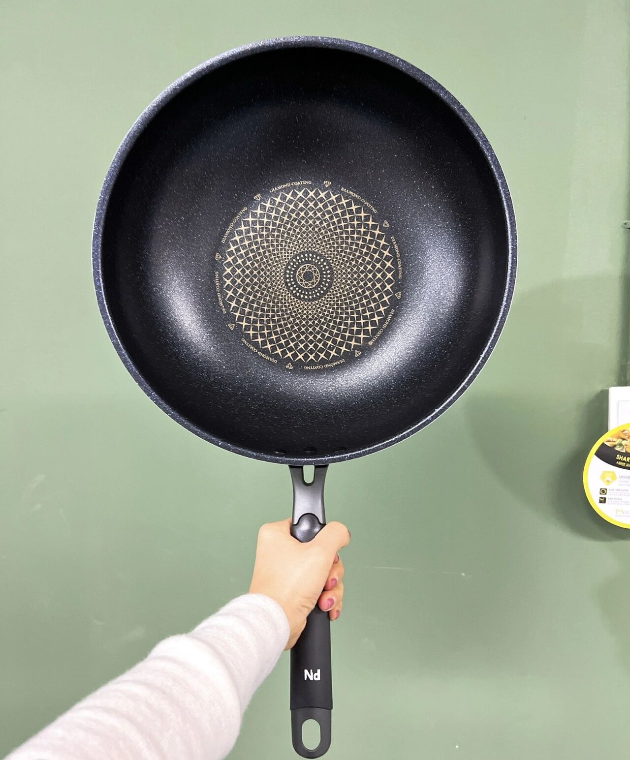 炒菜锅最好还是用铁锅,炒菜是铁锅好还是用不粘锅好