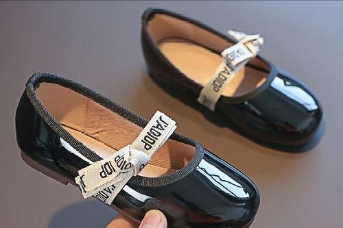 鞋两侧挤脚去鞋店怎么弄,鞋子窄了挤脚鞋店怎么处理