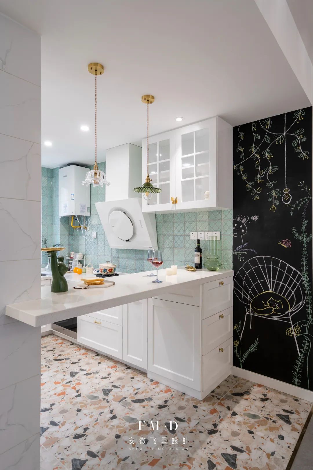 有吧台,有吧台有餐桌的设计