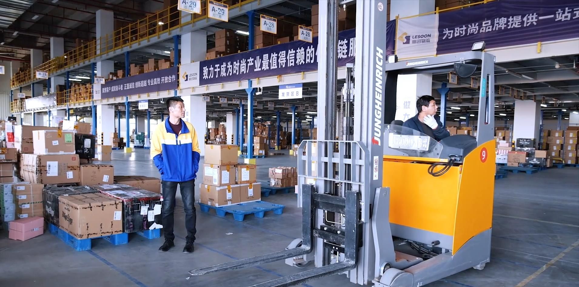 每一辆都是高品质!江西五十铃翼放轻卡助力服装运输车队高创收