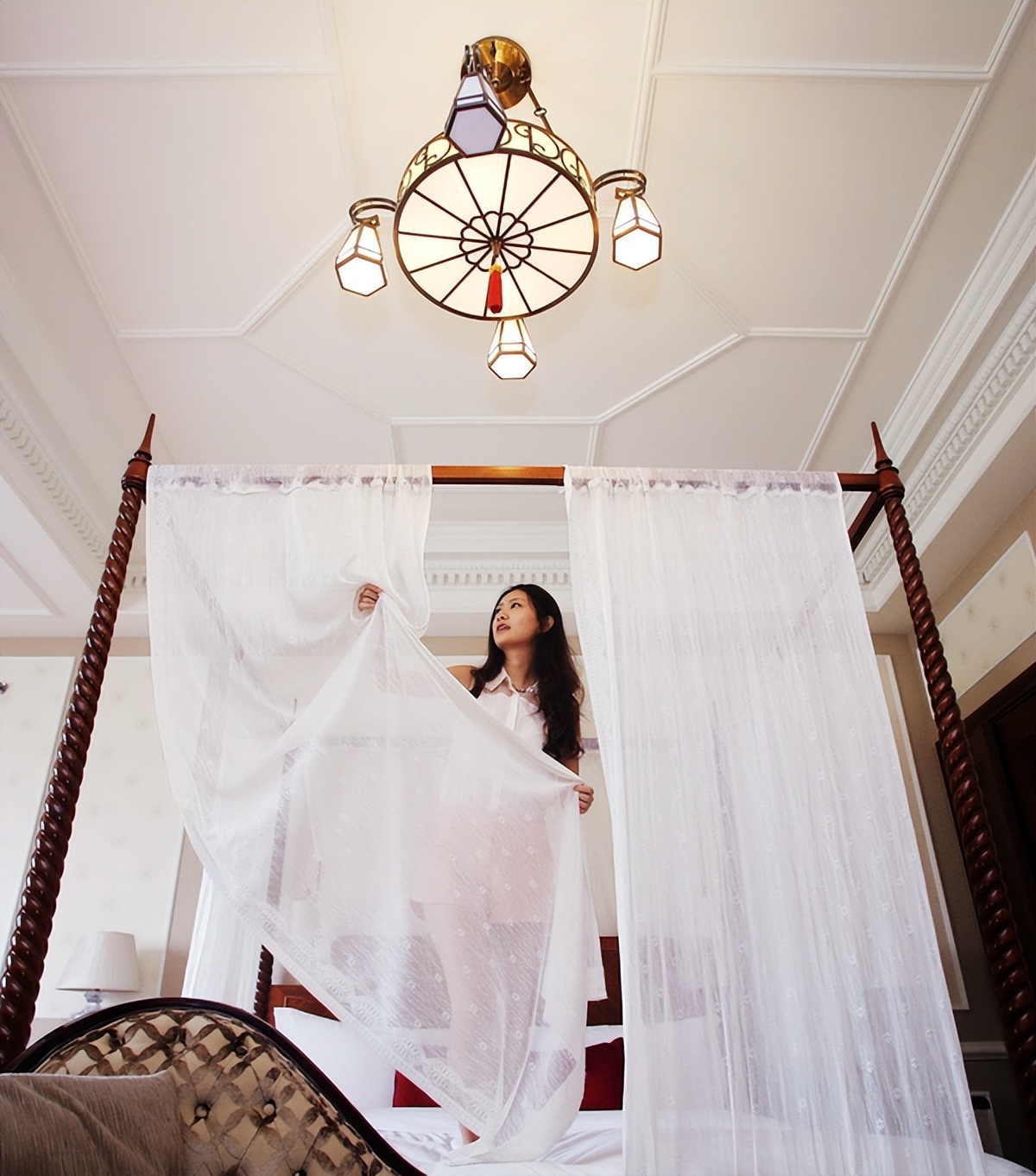 杭州姑娘做酒店试睡员月入5万,试睡师揭开真实收入