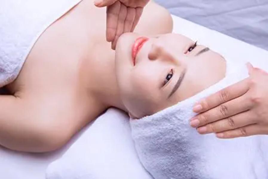 想开店做佰草智慧精油美容店,佰草智慧加盟费电话