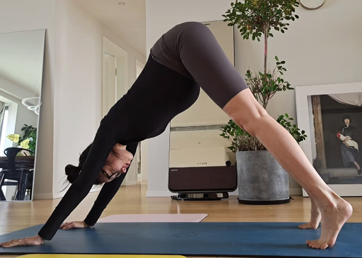 36岁超模的孕妇瑜伽和产后瘦身,维密超模瑜伽7天瘦腿