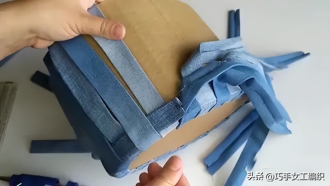 牛仔裤收纳神器改造,旧牛仔裤布条再利用的妙招