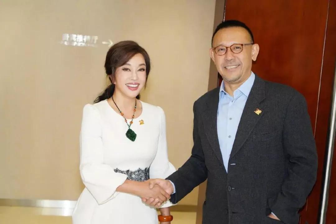 姜文刘晓庆婚姻状况,姜文与刘晓庆分手后同台