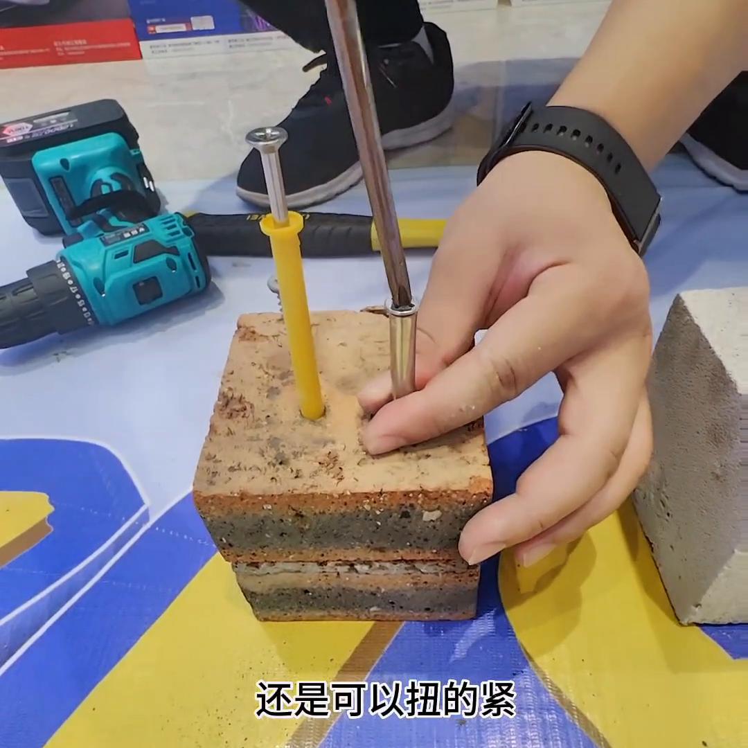 安装门窗螺丝正确方法,门窗安装固定爆炸螺丝方法