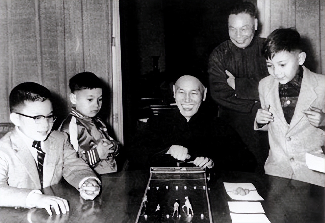 蒋介石孙子召开发布会，提出“两蒋”移灵大陆，2句话让世人唏嘘