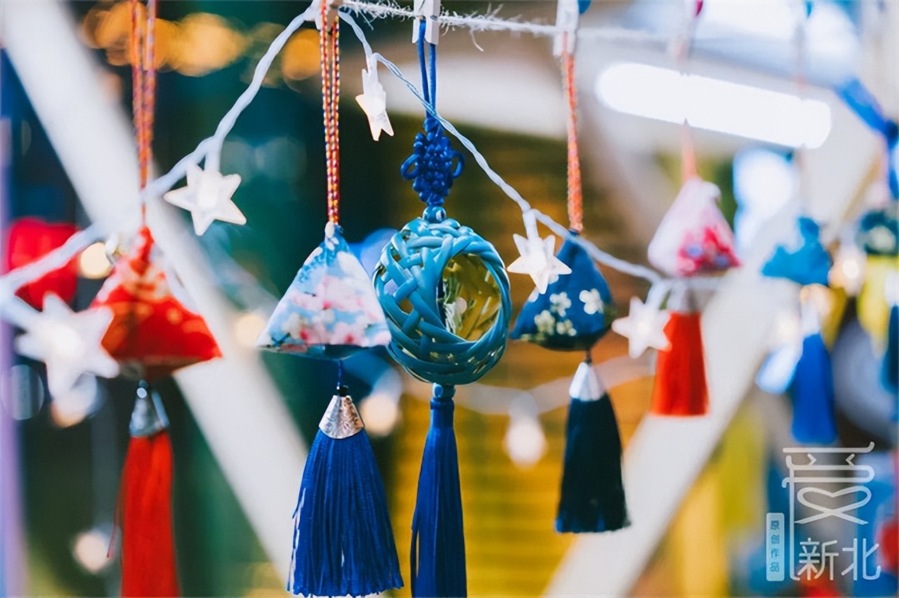 仲夏夜,逛“井井有条街·青年创业集市”,有生活有晚风也有故事……