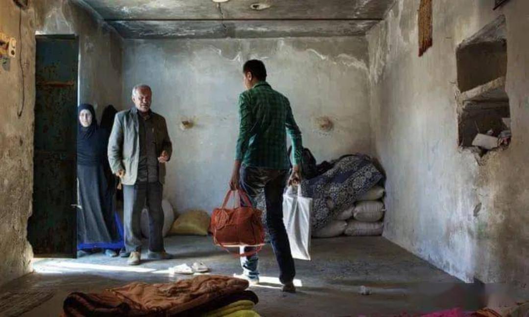 为了不饿死，伊朗人正在卖掉*丸睾**