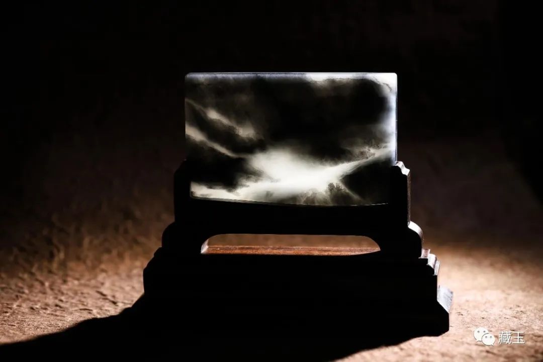 最贵的玉摊位,几百块钱的青花籽料