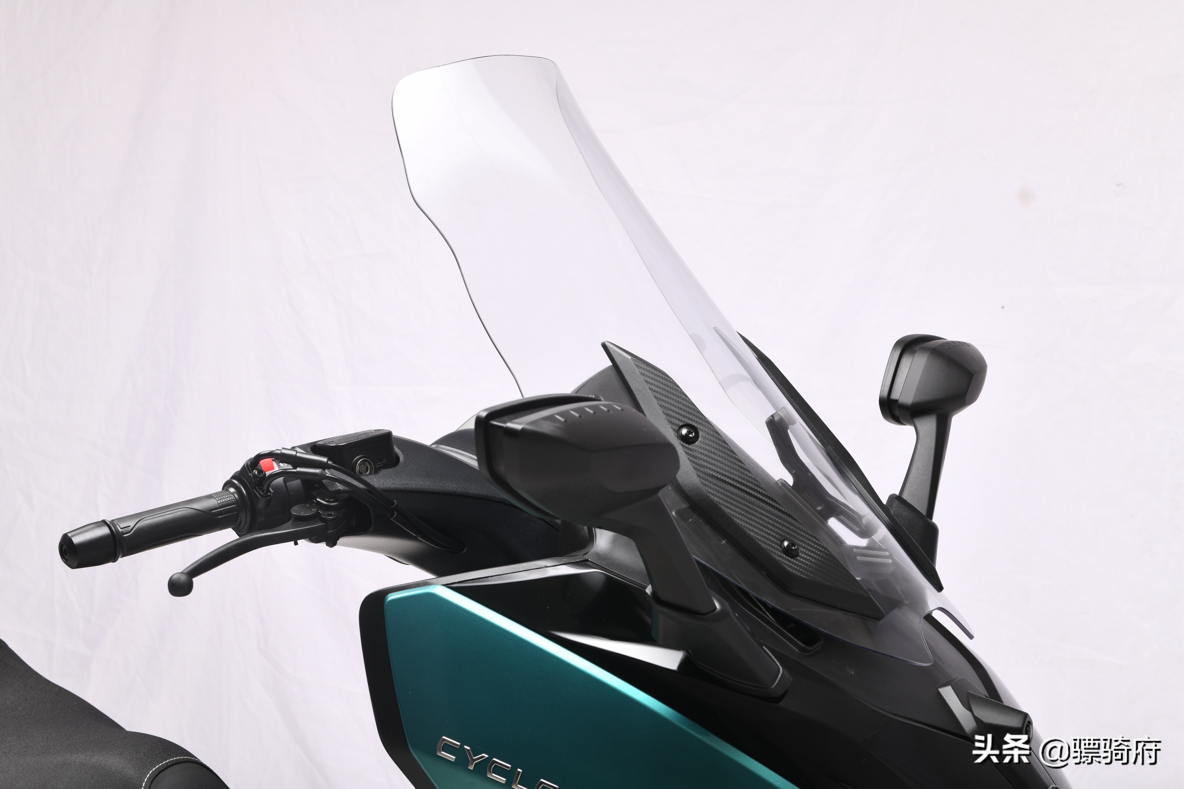 1.598万元起！皮带版RA2和300cc级别踏板车RT3S正式发布